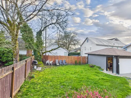 Charming Historic Retreat with Airy Spaces and Modern Amenities - Delightful Haven