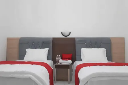 RedDoorz Near Lampung Walk 2 Отели в г. Way Halim Permai