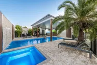 Athena Studio Units - piscina