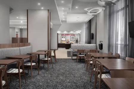 Hampton Inn Washington DC NoMa Union Station Отели рядом с достопримечательностью «Смитсоновский Национальный зоологический парк»