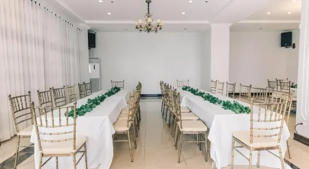 Hotel San Marco Davao Отели рядом с достопримечательностью «Университет Атенео де Давао»