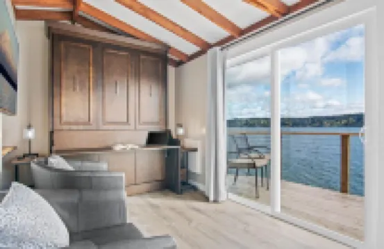 Waterfront Studio Apartment. Perfect for work or play.