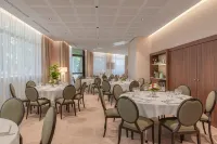 Warwick Reine Astrid - Lyon Hotels in Lyon