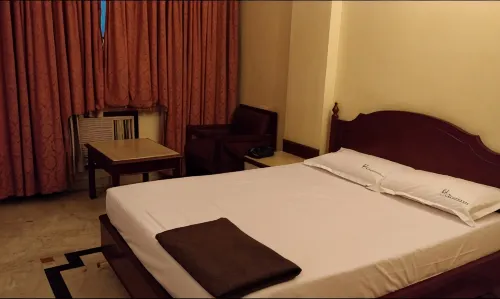 Hotel Aavanaa Inn