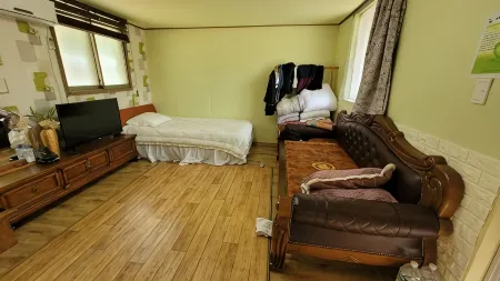 Yeongwol Donggang Star Pension Отели рядом с достопримечательностью «Byeolmaro Observatory»