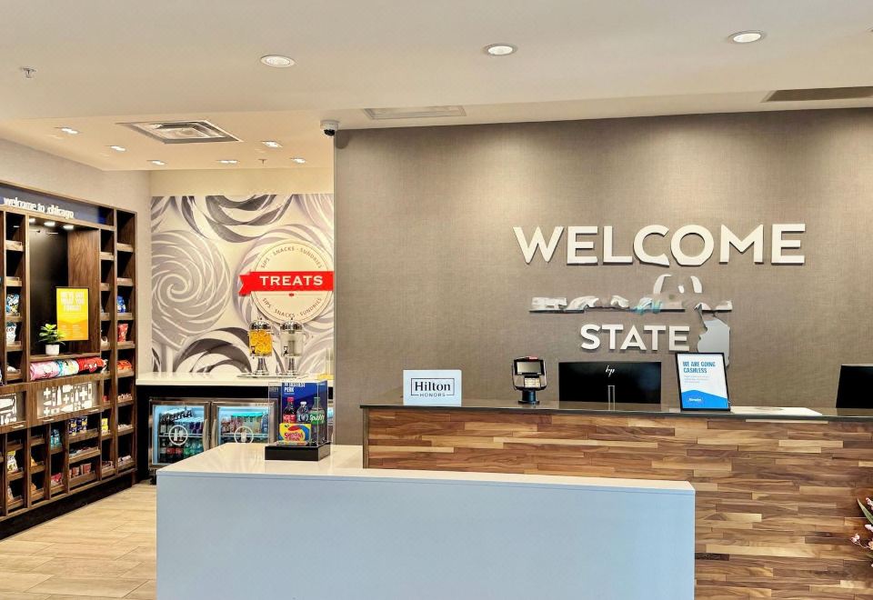Hampton Inn & Suites Chicago Medical District UIC 로비