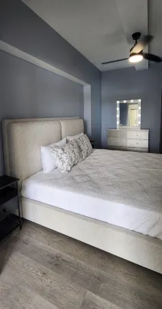 Lux Riverfront Condo in Louisville/Jeffersonville