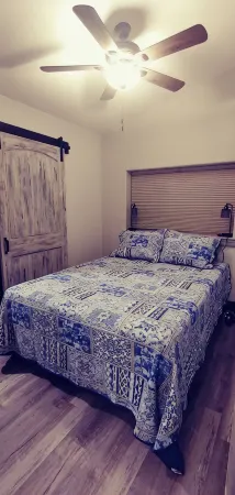 4 Bedroom/3 Bath Upper Level Remodeled Shop, in town, fully loaded for up to 12! Отели в г. Риггинс