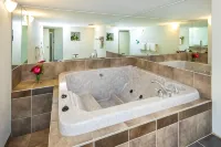 Comfort Inn & Suites - ที่มีอ่างอาบน้ำ