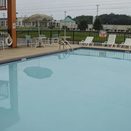 Econo Lodge Inn and Suites - Jackson