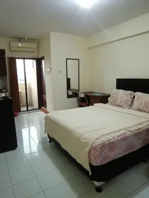 Faris Home @Gateway Apartment Ahmad Yani Hotel dekat Saung Angklung Udjo