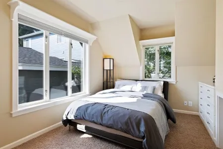 Lakefront Escape • Kayaks • Fire Table • Hot Tub Отели в г. Брин Маур-Скайуэй