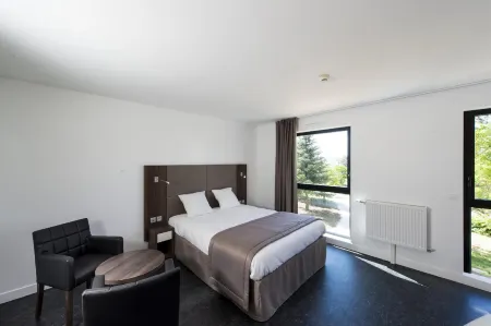 Adonis Dijon Maison Internationale