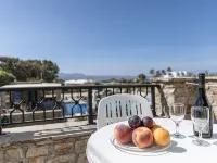 Villa Harmony Hotel berhampiran Pantai Plaka