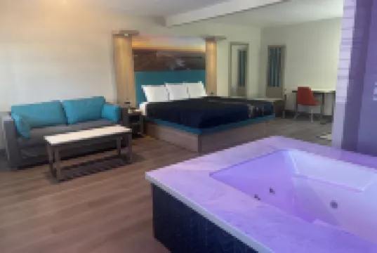 Super 8 by Wyndham Oceanside Downtown