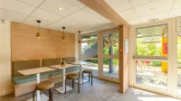 Premiere Classe Versailles - ST-Cyr-l'Ecole - parking