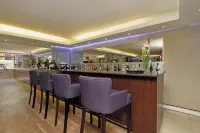 The Hyde All Suite Hotel - bar