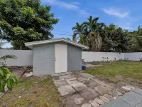Charming 3-bedroom house with WiFi, AC in fantastic Miami Hotels in Golden Glades