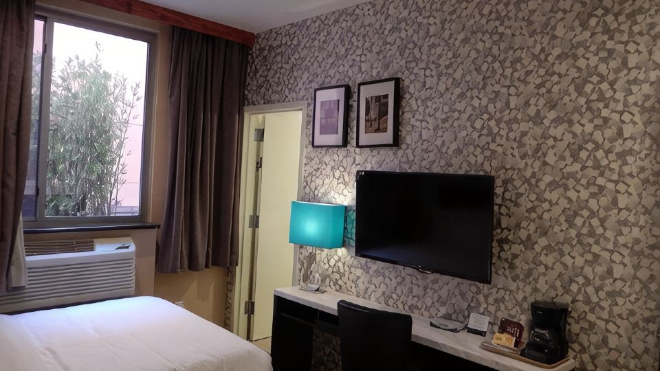 Quality Inn Near Sunset Park