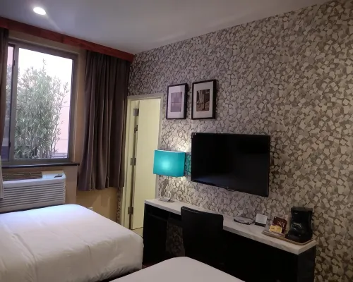 Quality Inn Near Sunset Park Hotels near Bensonhurst Park