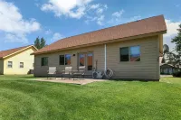 Charming 3-Bedroom Home, 5 Min from Tamarack Resort