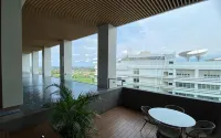 Urban Industrial Touch 1BR Apartment at The Smith Alam Sutera By Travelio - 4 étoiles
