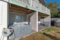 Wake up to river views:dreamy 4 bedrooms escape by the city beach in Dunnellon. - Wifi