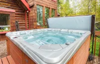 Moose Lodge Log Cabin and Chalet w/ Hot Tub sleeps 16