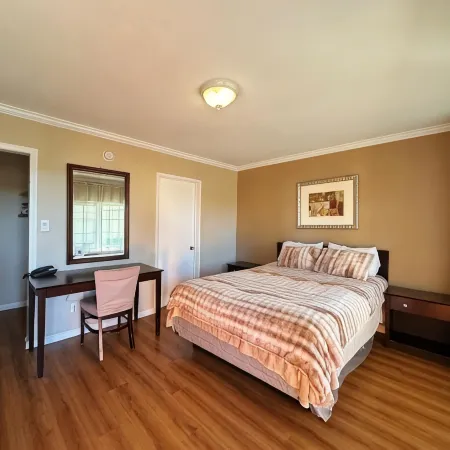 Royal Inn and Suites