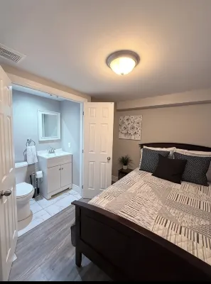 Fabulous 2-bedroom apartment with AC in charming Whitby