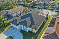 Luxury Canal Oasis w/ Heated Pool, Game Room & Private Dock - 4 ดาว