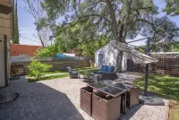 Cute Cottage Close to Downtown! w/Firepit