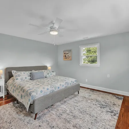 Walk to Beach, 5 Br, Sleeps 14, Heated Saltwater Pool, Huge Yard, on Golf Course