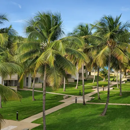 Newly Renovated Luxurious Beachfront Condo