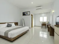 Life Hotel Pekanbaru City Center Hotels near Siak River