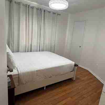 Charming 4-bedroom house with WiFi and AC in delightful San Antonio Rooms