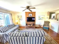 Charming 2-bedroom cottage in fabulous Harwich with WiFi, AC - Homestays