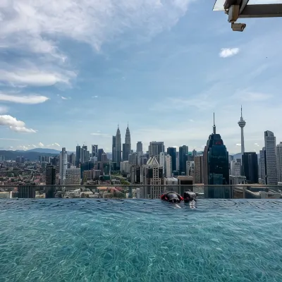 MyRehat Regalia Residences 購物中心附近的飯店