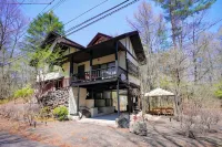 Rock Villa Karuizawa - Mountain View Forest Retreat Built on Rock โรงแรมใน