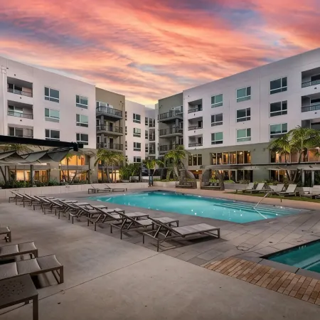 Serene APT 10 Min from Disneyland With Pool & GYM