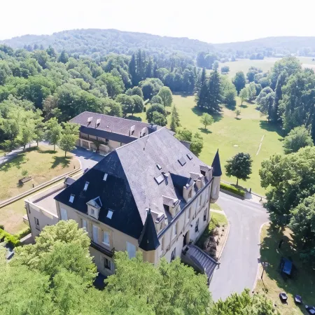 Château de Puy Robert Lascaux - A proximité Grotte de Lascaux - Hôtel Avec Piscine chauffée - Sarlat