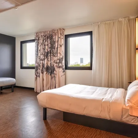 B&B Hotel Paris Porte d'Orléans Отели рядом с достопримечательностью «14-й округ: Монпарнас»
