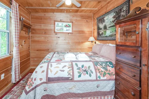 Fox Hole Cabin - Romantic Bungalow - Hike to Dozens of Waterfalls - Chalets