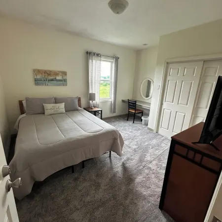 Spacious 4-bedroom apartment in charming Lemont Furnace with WiFi, AC