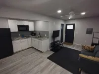 Backyard Guest House Suite - Condos