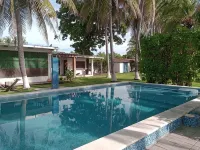 Papi’s Fish Camp, Private Beach Front House Near International Airport - 2성급