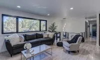 Modern home with privacy of the hills right in town! - Boutique