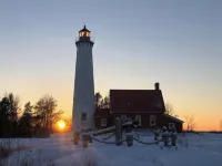 Cottage Just 2 Blocks to Beach and Town - 3つ星