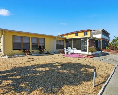 4 bedrooms home located on the deep water canal 13630 Garris Dr. Hudson Fl 34667 Hotels in Hudson