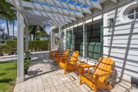 Charming Delray Beach House -Steps to Beach & Atlantic Avenue! VIP Beach Passes!